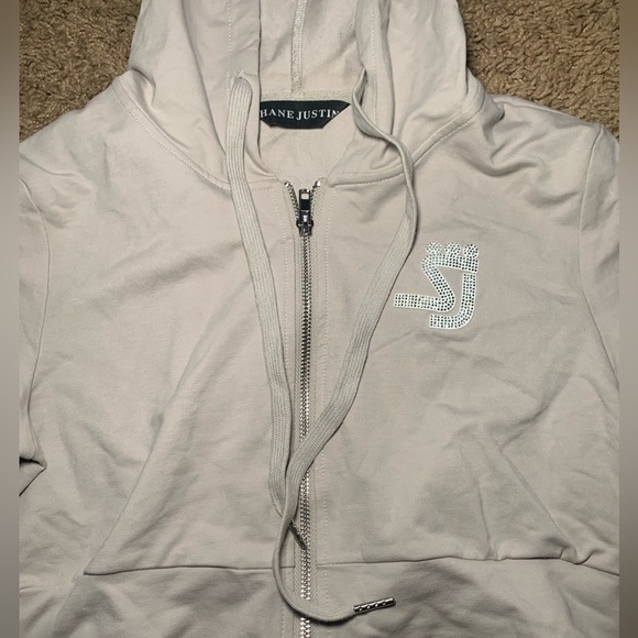 Shane Justin Hoodie Short Set - Picture 4 of 6